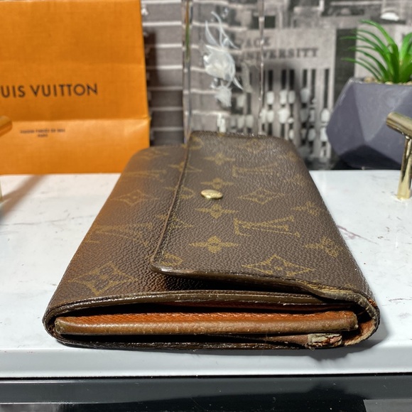 Authentic Louis Vuitton Monogram Sarah Wallet - Picture 10 of 15